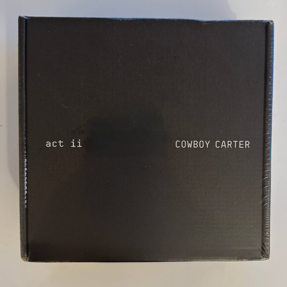 NWT! BEYONCE COWBOY CARTER LIMITED EDITION COVER CD BOXSET (BLACK TEE-2X) - Picture 2 of 3